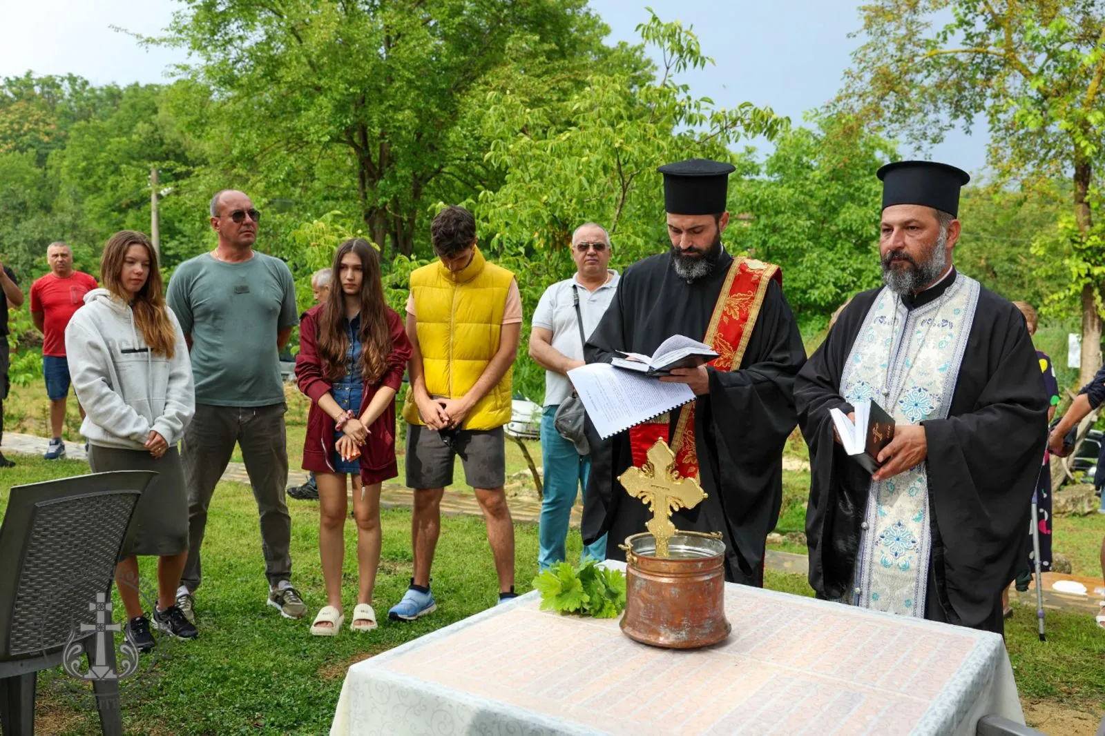 Водосвет и освещаване на параклиса „Св. Архангел Гавраил“ в провадийското село Манастир - 01.jpg